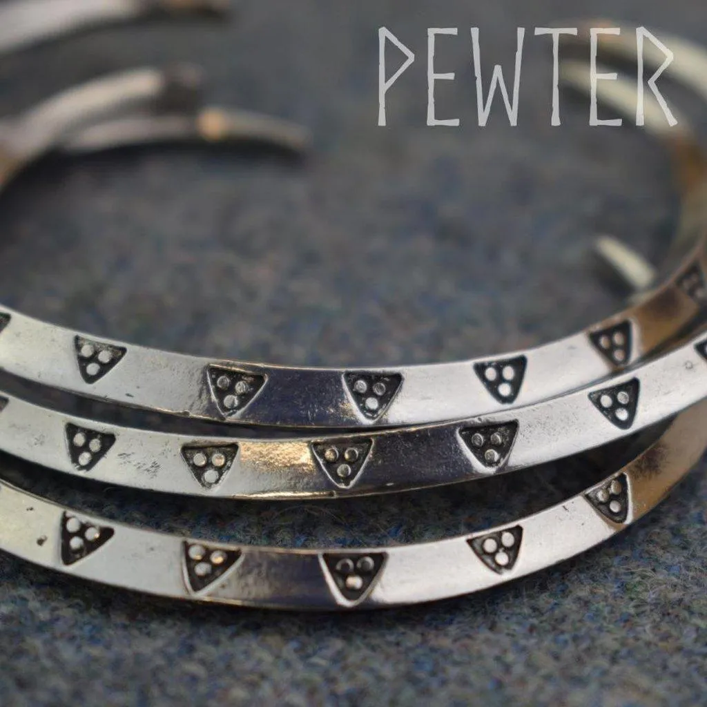 Asgard Triangle Pattern Ring Money Bracelet