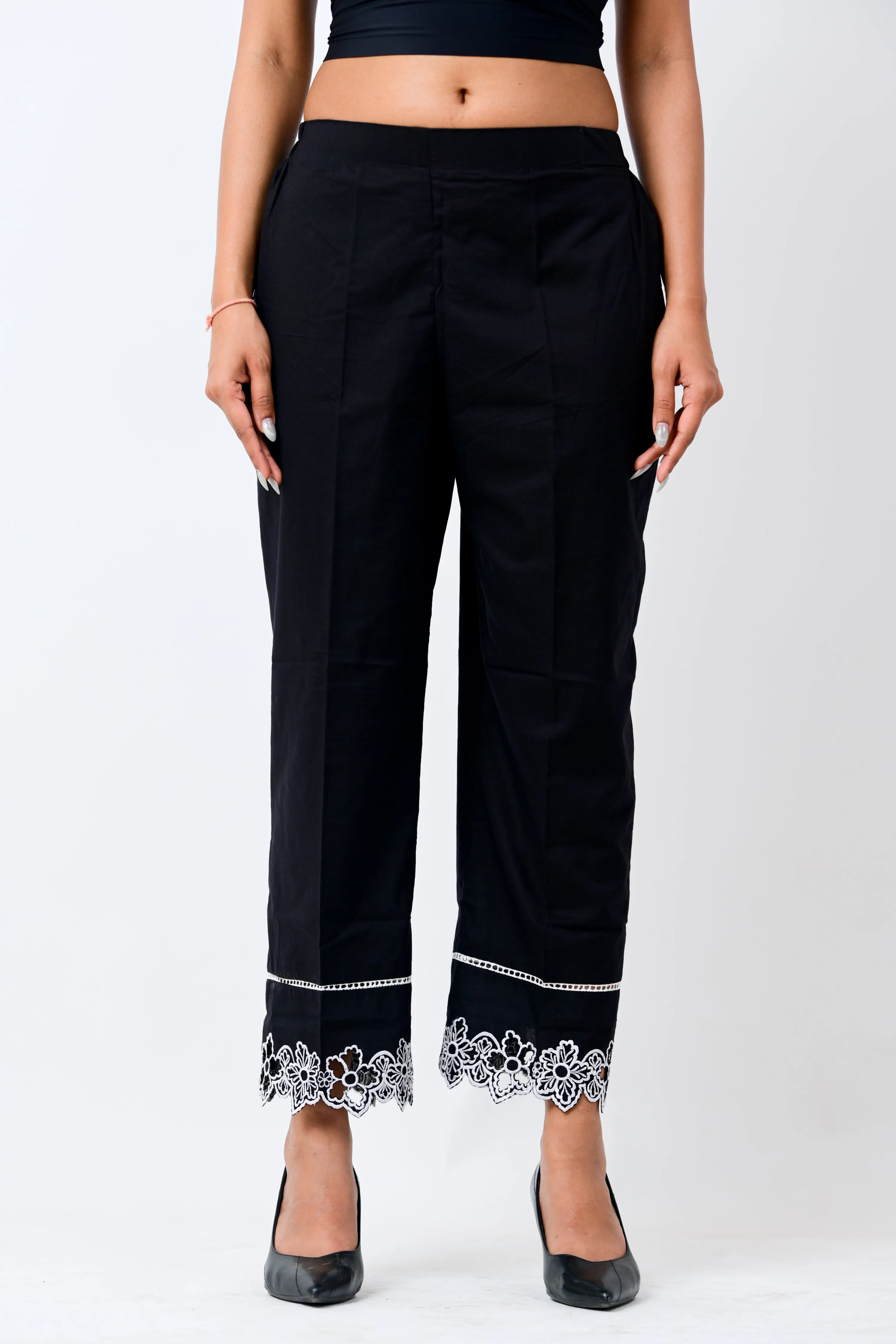 Floral Cutwork Pants - Black