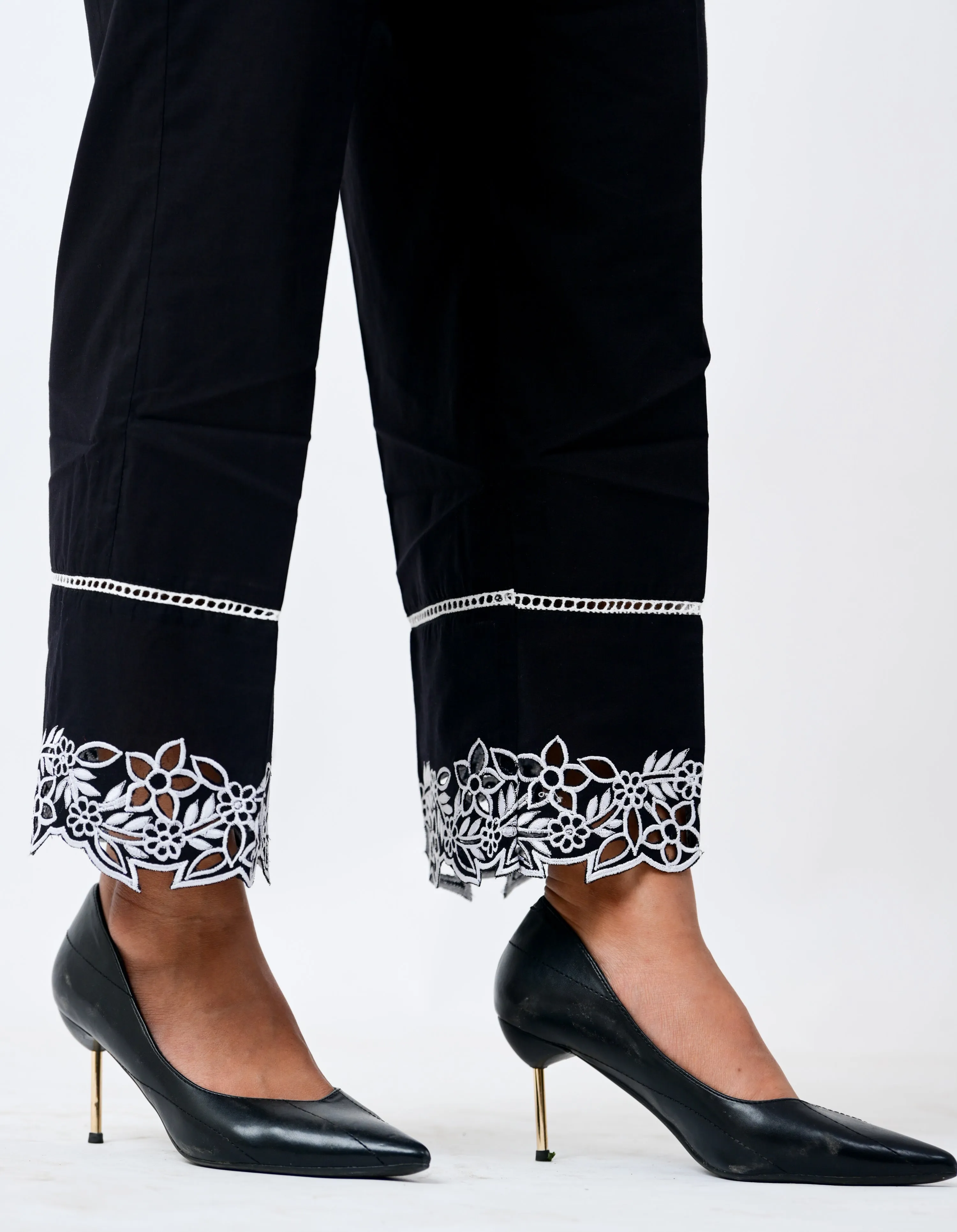 Floral Cutwork Pants - Black