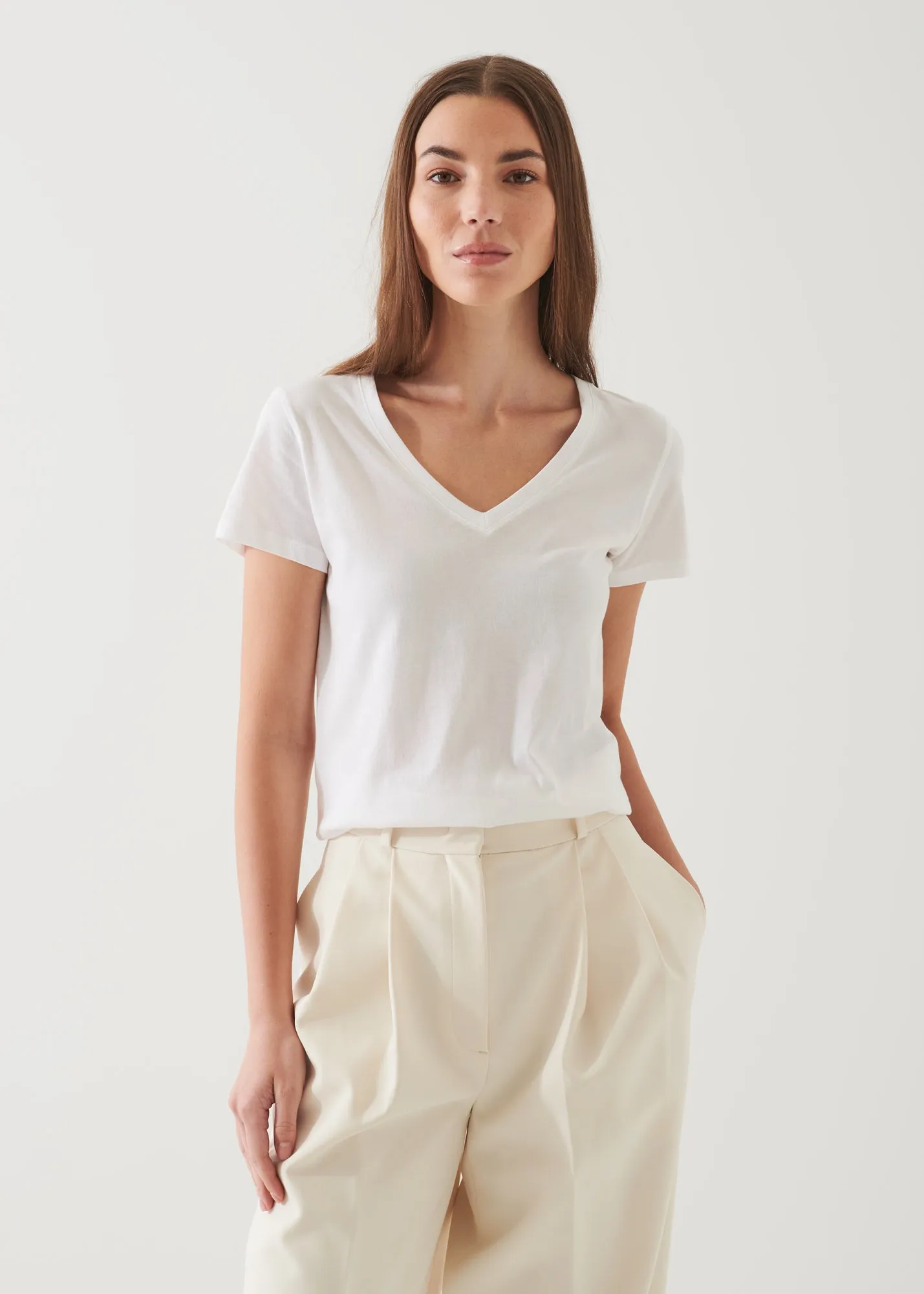 LIGHTWEIGHT PIMA COTTON V-NECK