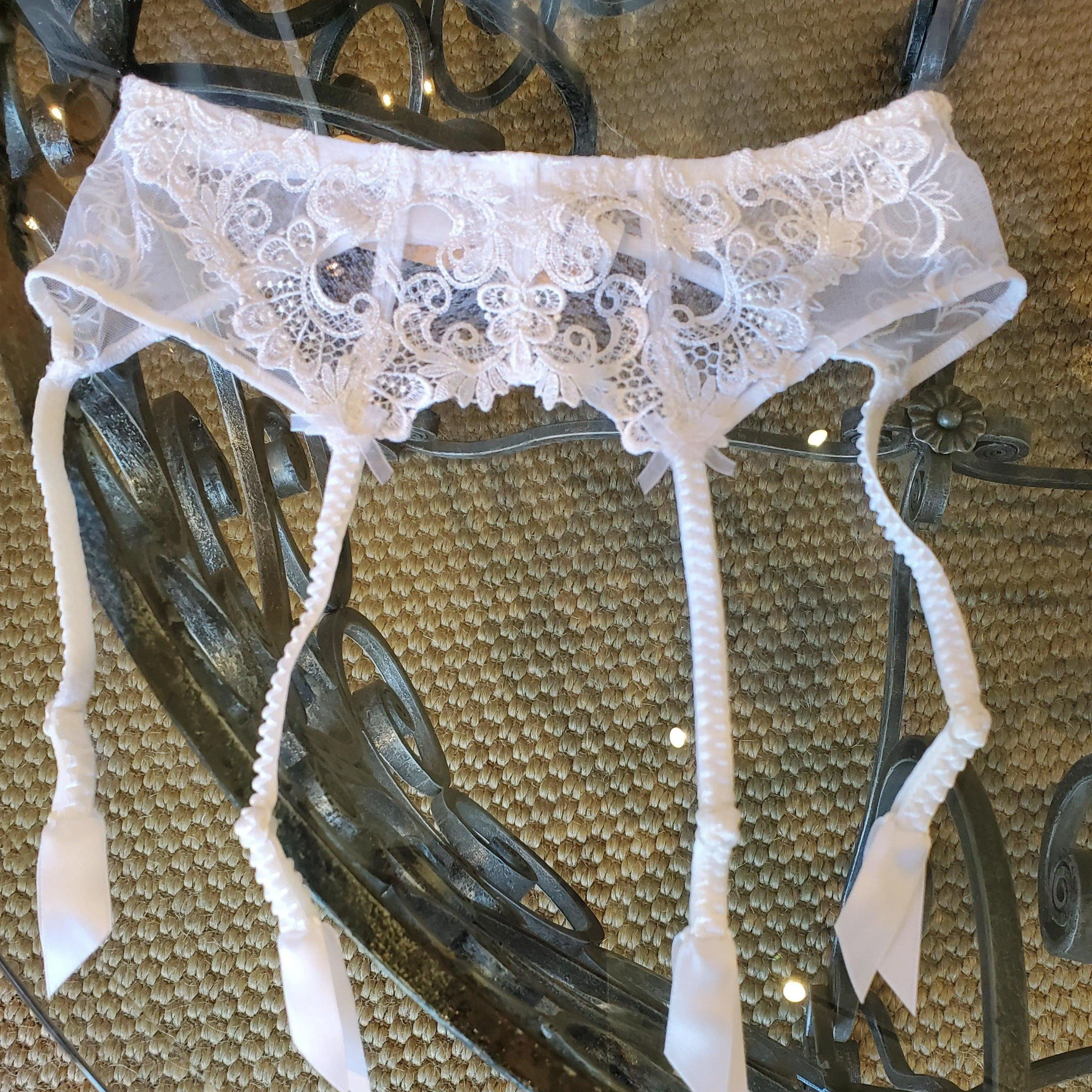 Lise Charmel Dressing Floral Suspender Belt in White ACC4788