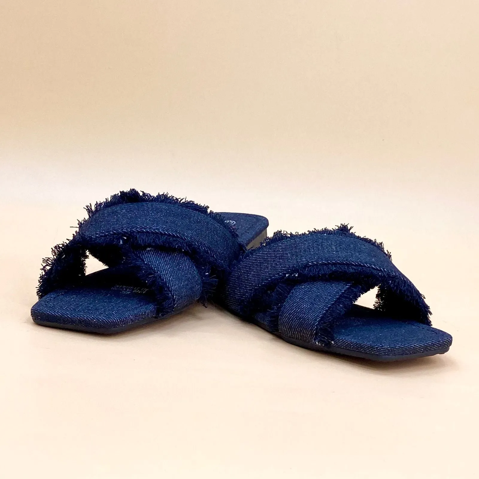 NEW , WOMEN SLIPPERS S11