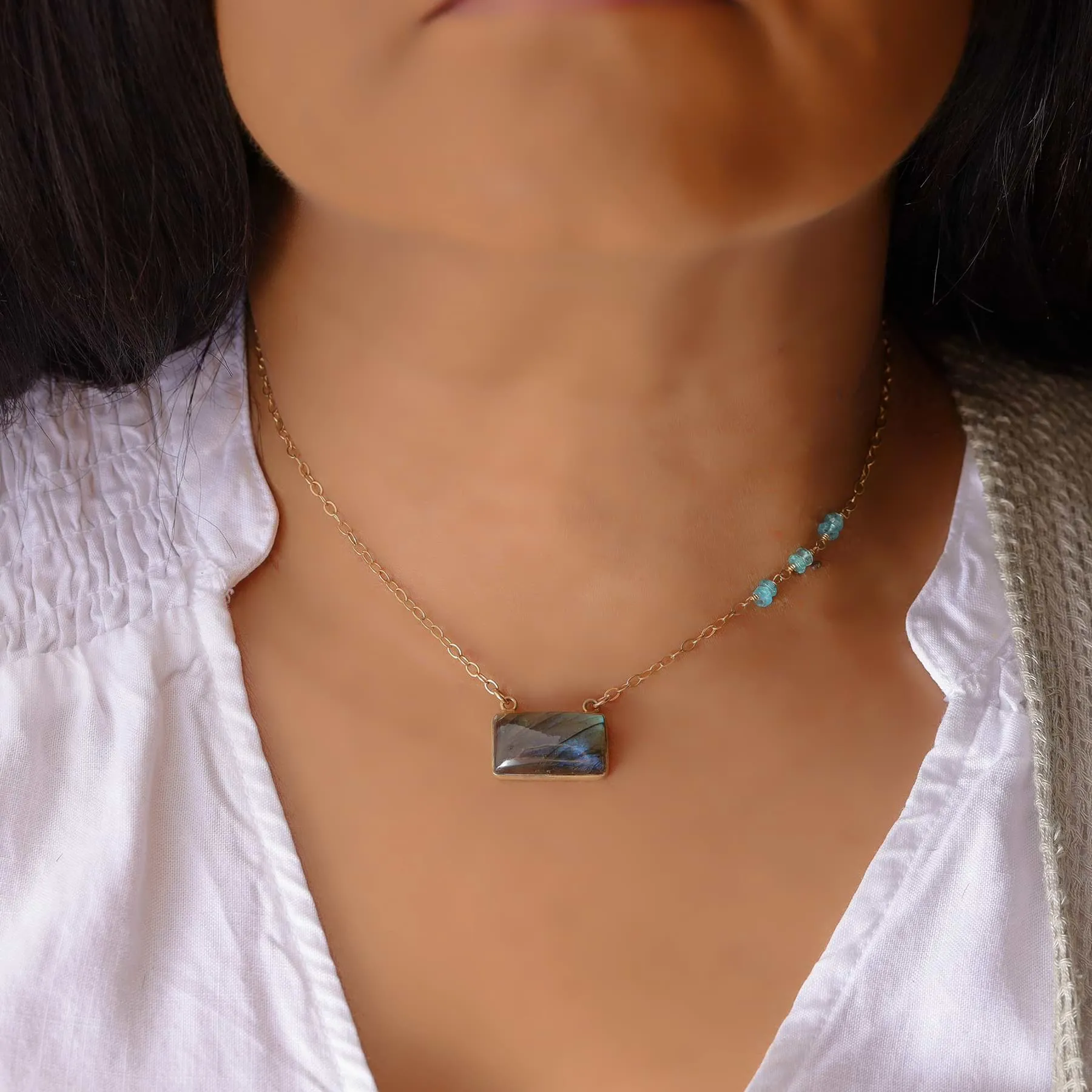 Quebec - Labradorite Bar Necklace