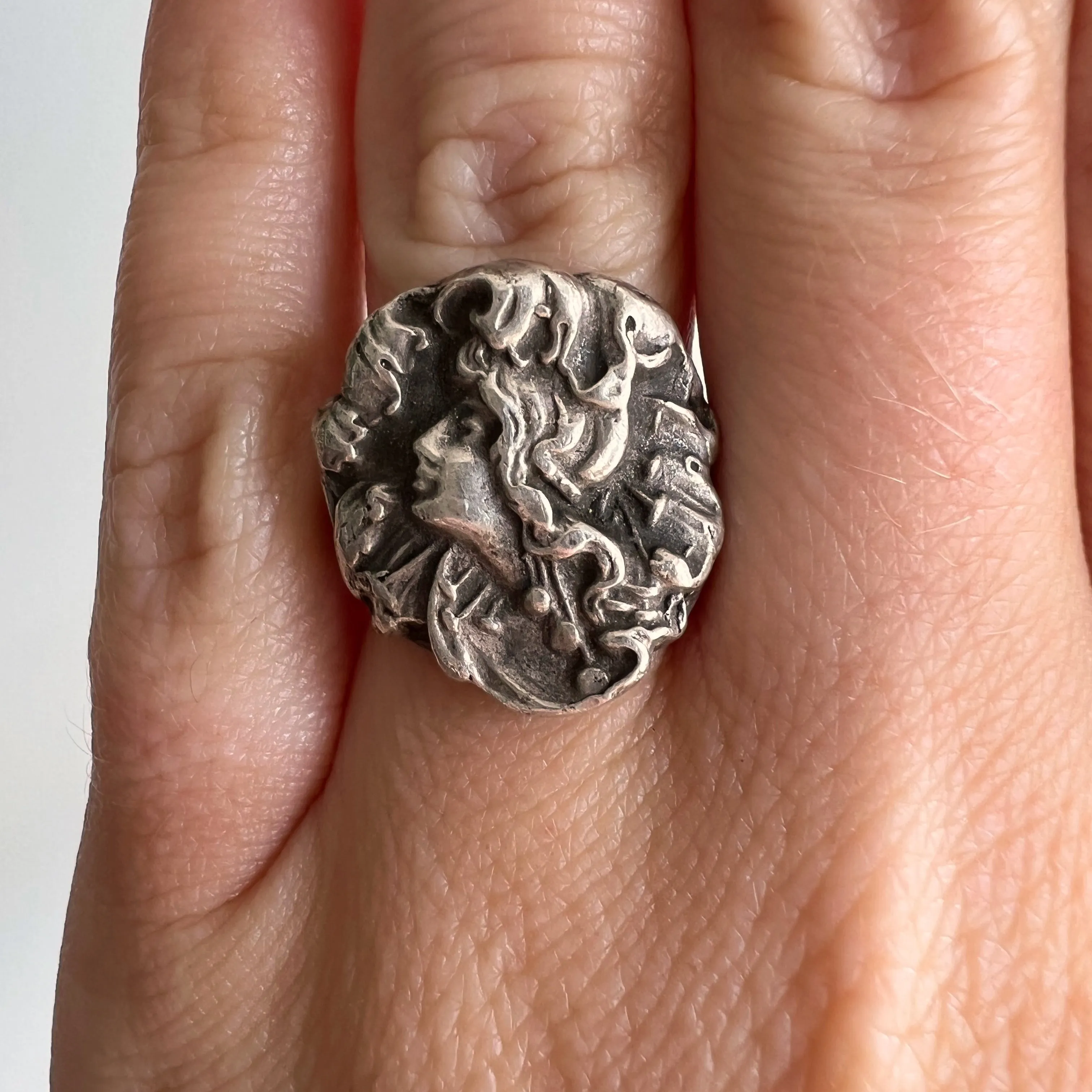 V I N T A G E // fantastic femme / sterling silver goddess ring / size 5.5